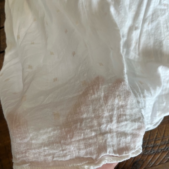 Old Navy White Relaxed lightweight Blouse - Picture 3 of 3